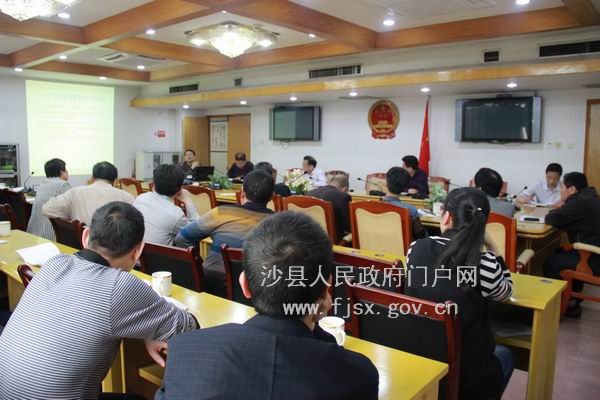 县人大代表集中学习《食品安全法》