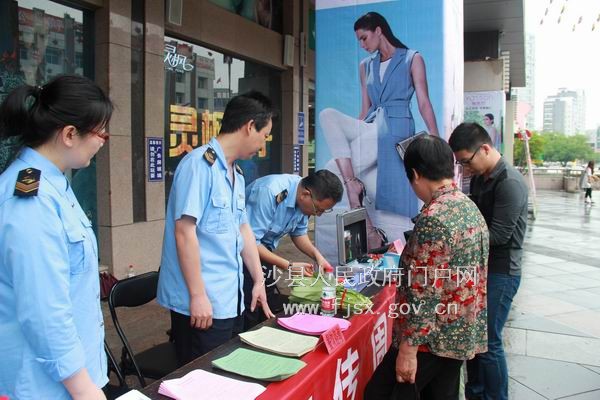 县市场监督管理局开展食品药品科技宣传周活动