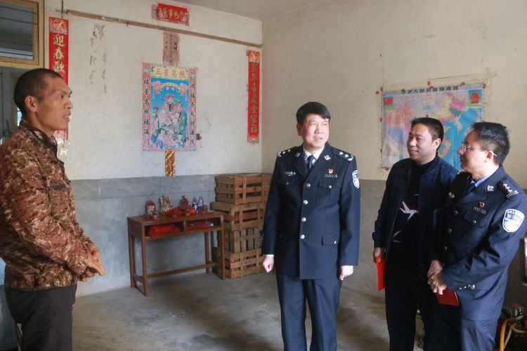 省公安厅国保总队长杨为民一行赴富口镇池村村看望慰问驻村第一书记及