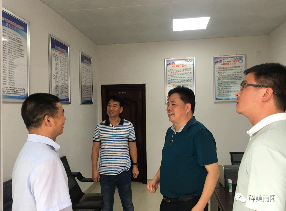 南阳乡生态综合管护队管理中心深入南阳乡集镇林大茂