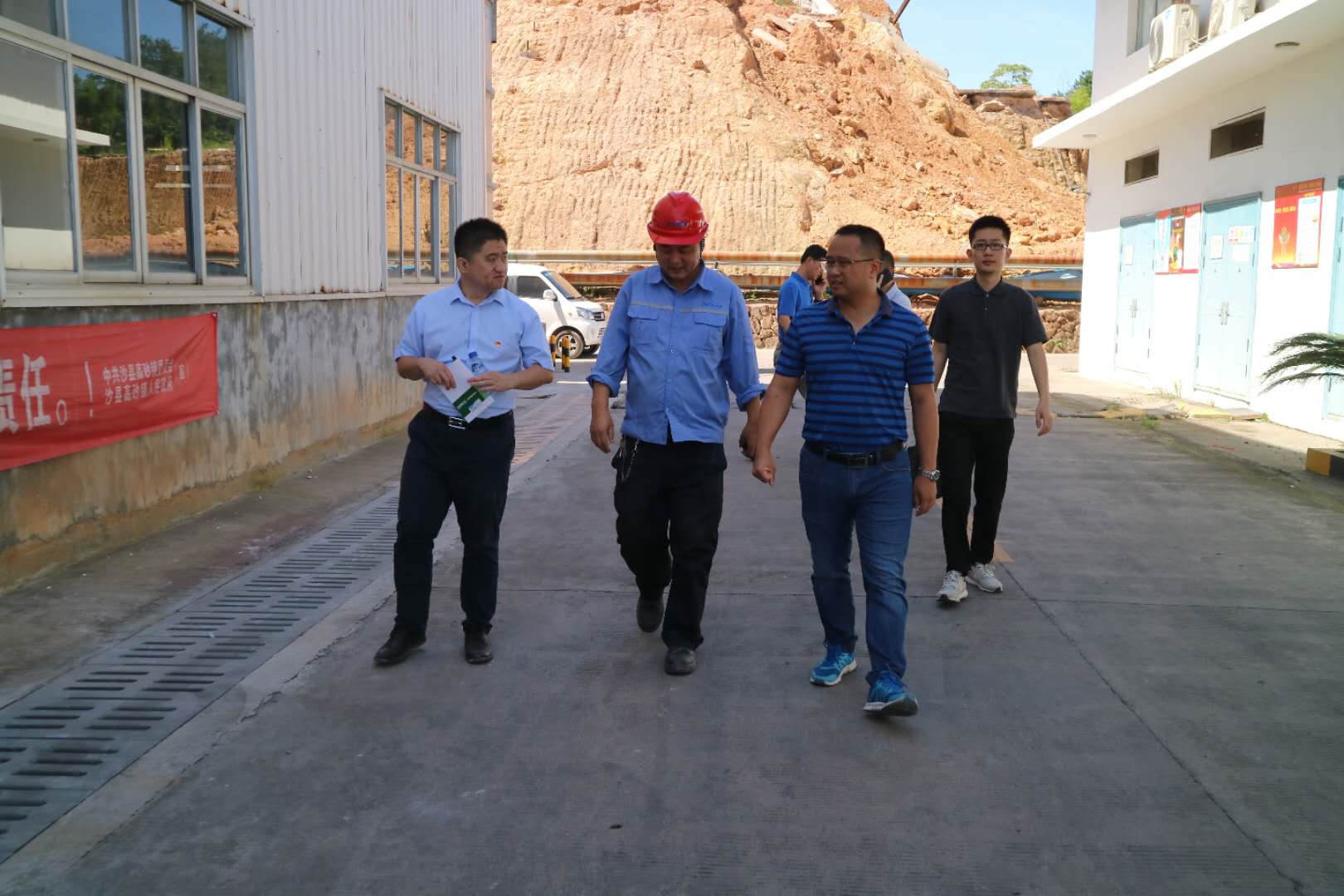 县领导到高砂镇硅化工企业走访调研